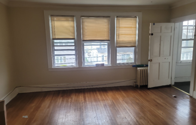 3 beds, 1 bath, $2,500