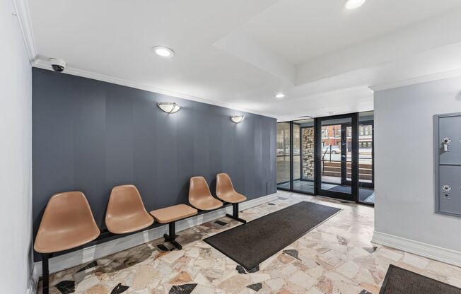 6758 N. Sheridan Rd.