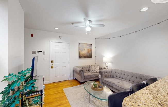 3 beds, 2 baths, 850 sqft, $4,995, Unit 17