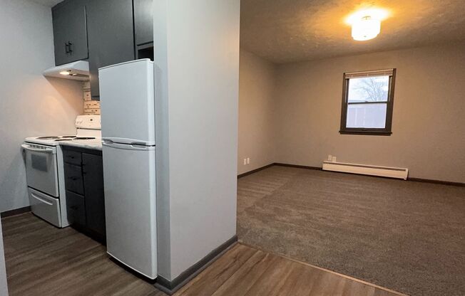 1 bed, 1 bath, $775, Unit 6