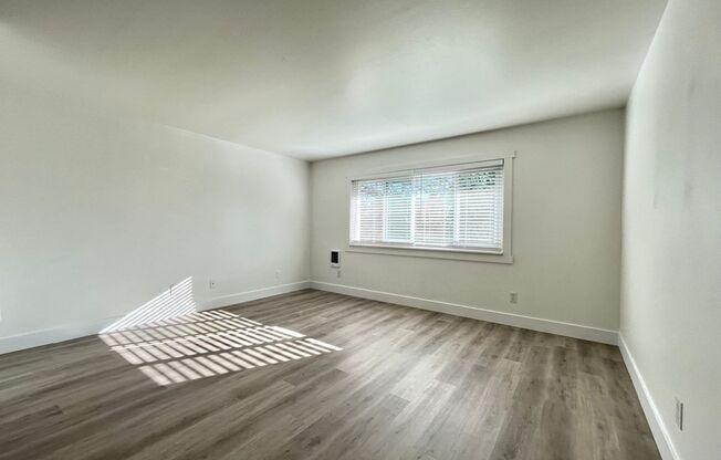2 beds, 1 bath, 700 sqft, $1,445, Unit 11
