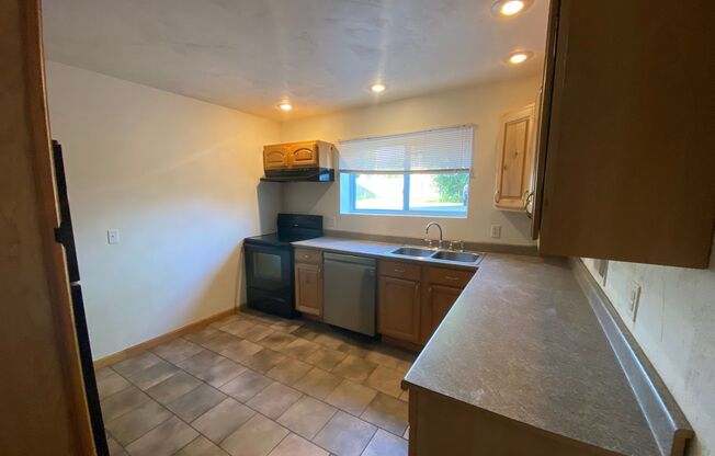 1118 Lafayette - 4 Bed/4.5 Bath Unit Near WMU/K College