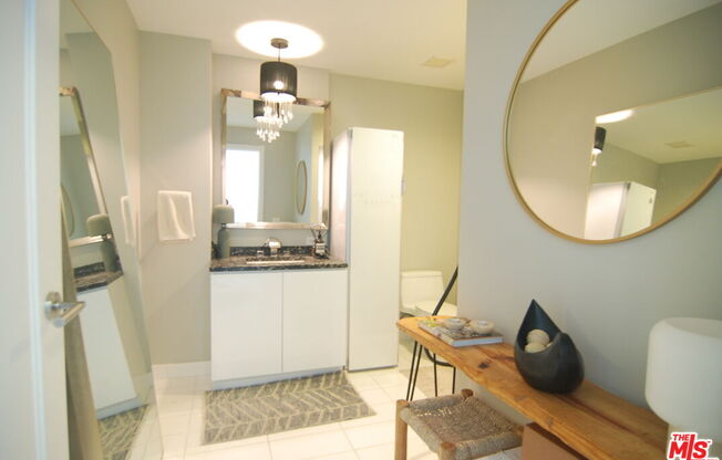 1 bed, 1.5 baths, 1,020 sqft, $5,500, Unit 31F
