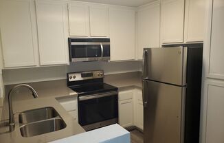 2 beds, 1 bath, $2,600