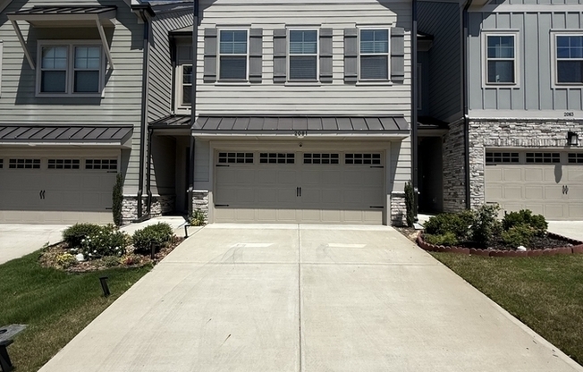 2081 MAGGIE VLY DR