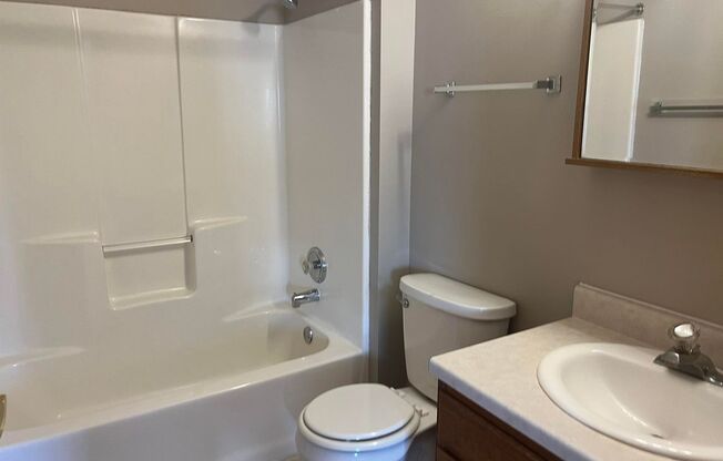 2 beds, 1 bath, 1,100 sqft, $925, Unit 4711-5