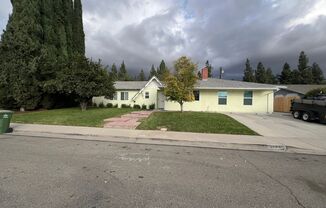 3 bed, 2 bath single story home in central Simi Valley