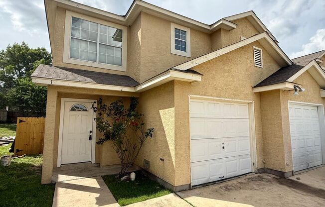 Nicely Refreshed 3-Bed 2.5-Bath Townhome inside Loop 1604 Converse!