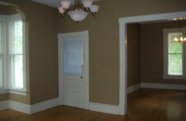 Fantastic South Side 3 Bedroom 2 Bath Home