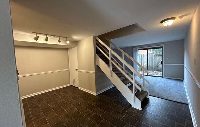 2 beds, 1 bath, 1,147 sqft, $950, Unit 411 - C BT