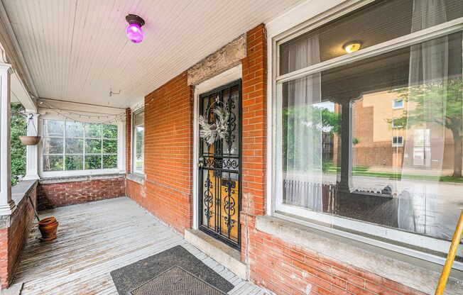 2 Bedroom 2 Bathroom in Popular Baker District!