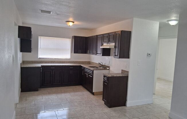 3 Bed 2 Bath Home in Tampa!