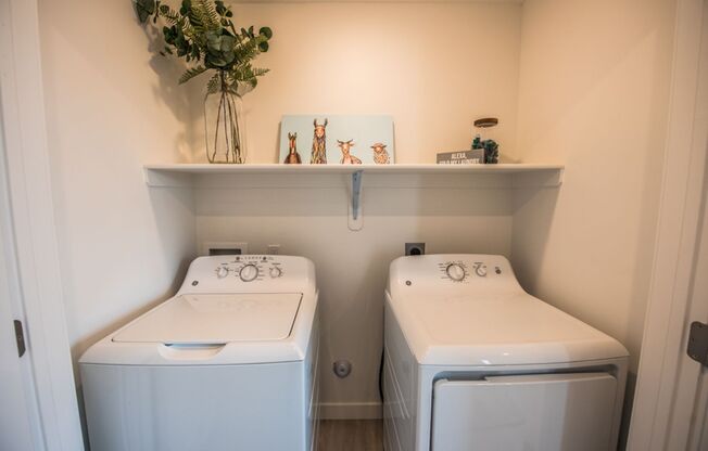 3 beds, 2.5 baths, 1,619 sqft, $1,945, Unit 565
