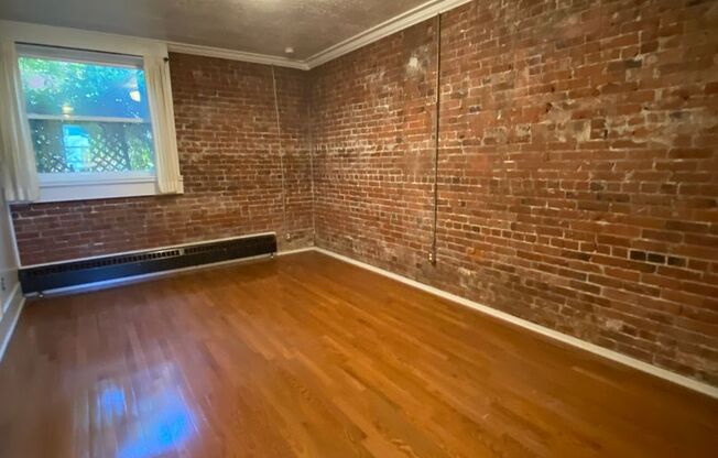 Studio, 1 bath, 450 sqft, $1,000, Unit 8