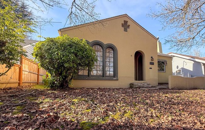 Charming Single Level SE Salem Home ~ High 1945