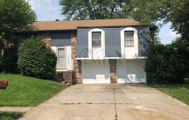 Spacious 3 bd/2 19716 E Millhaven St, Independence, MO 64056- Rent $1575 - Fresh undated unit