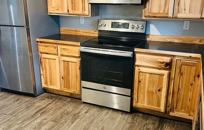 2 beds, 1 bath, 888 sqft, $1,580, Unit 612