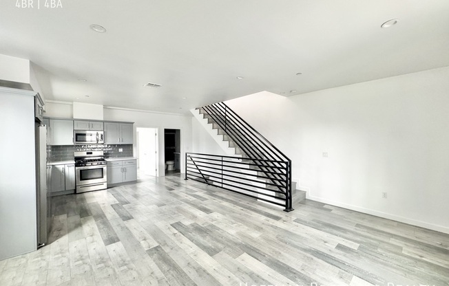 158 N Mariposa Ave