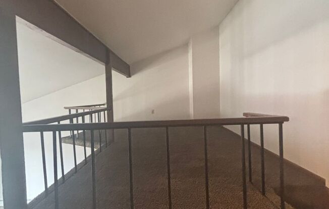 3 beds, 1.5 baths, 1,204 sqft, $1,569, Unit 5180 04