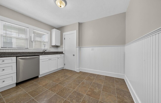 156 W ADAMS ST