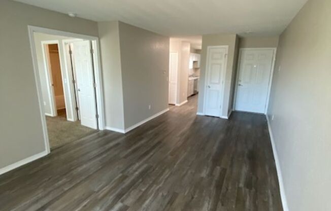 2 beds, 2 baths, 856 sqft, $920, Unit 2827-1811