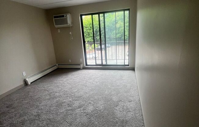 2 beds, 1 bath, 790 sqft, $2,400, Unit B207