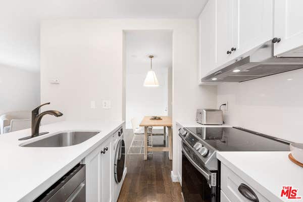 1 bed, 1 bath, 670 sqft, $3,500, Unit 411