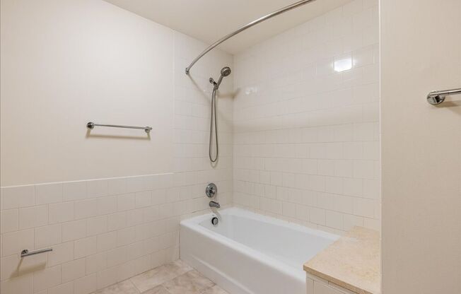 Studio, 1 bath, $2,100
