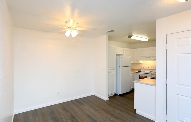 2 beds, 1 bath, 825 sqft, $1,695, Unit 0210