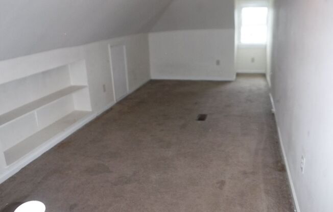 2 beds, 1 bath, $1,300