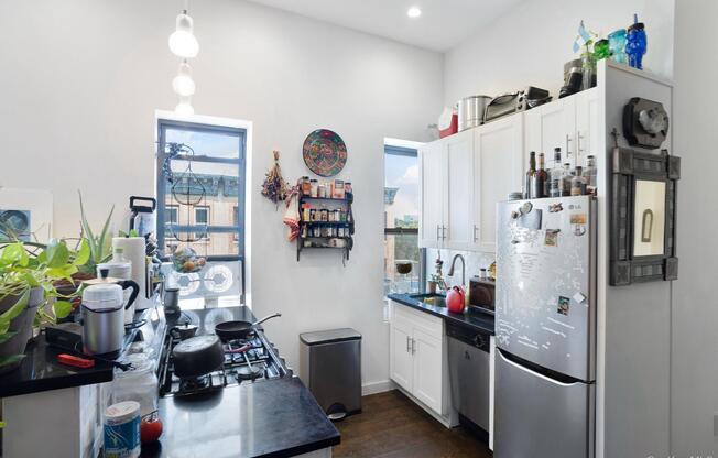 880 WYCKOFF AVE