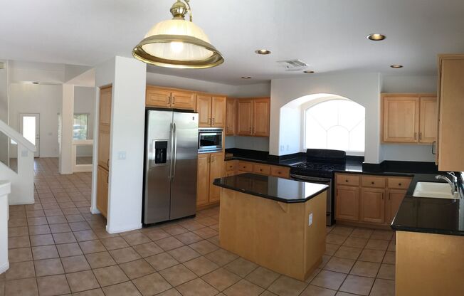Gorgeous 3Bed/3Bath home located in Royal Highlands!