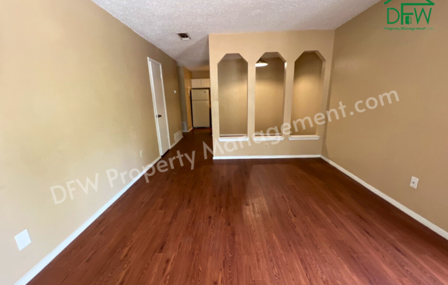 2 beds, 1 bath, $975, Unit 10