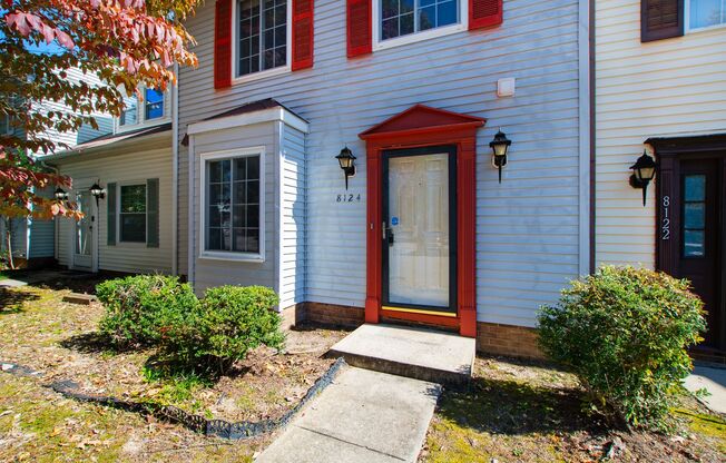 Charming 2-Bedroom Townhome with Fenced Yard and Modern Comforts!