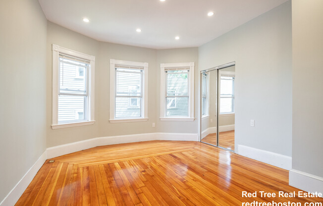 164 HYDE PARK AVE