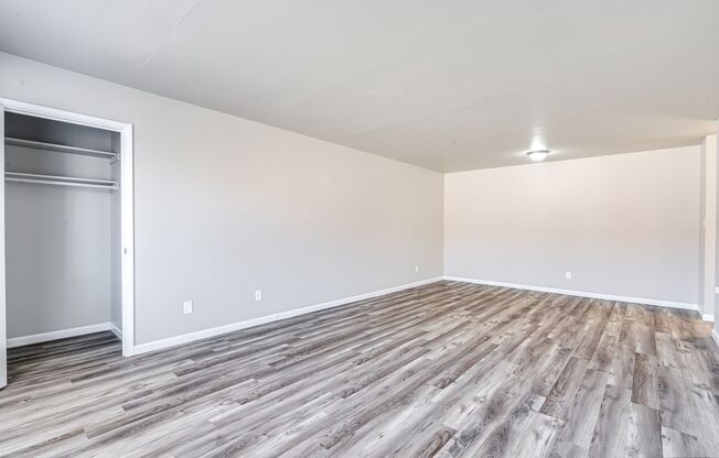 2 beds, 1 bath, 900 sqft, $1,099, Unit 433-304