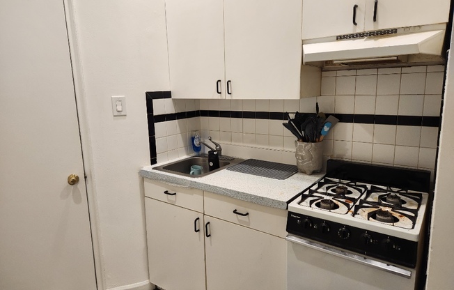 1 bed, 1 bath, $2,995, Unit 3C