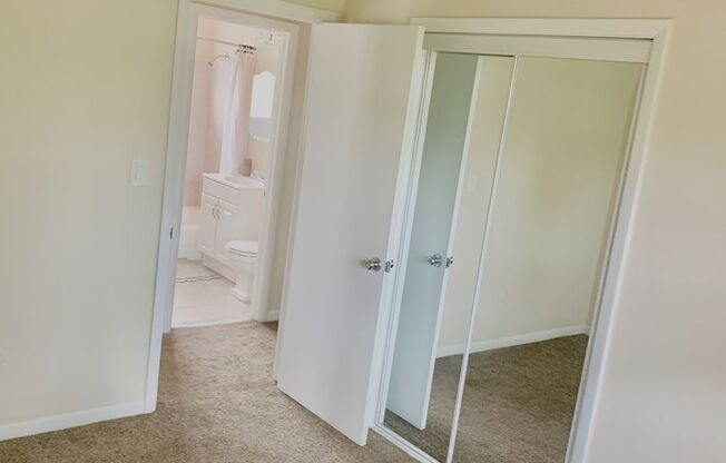 2 beds, 1 bath, 900 sqft, $1,550, Unit 440-11