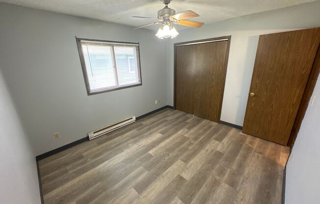 2 beds, 1 bath, 695 sqft, $695, Unit 2