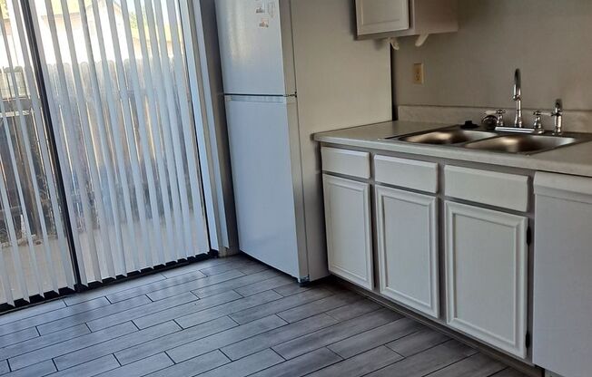 2 beds, 1.5 baths, 1,000 sqft, $1,200, Unit 39
