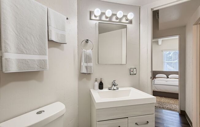 2 beds, 1 bath, 700 sqft, $1,199, Unit Unit A7