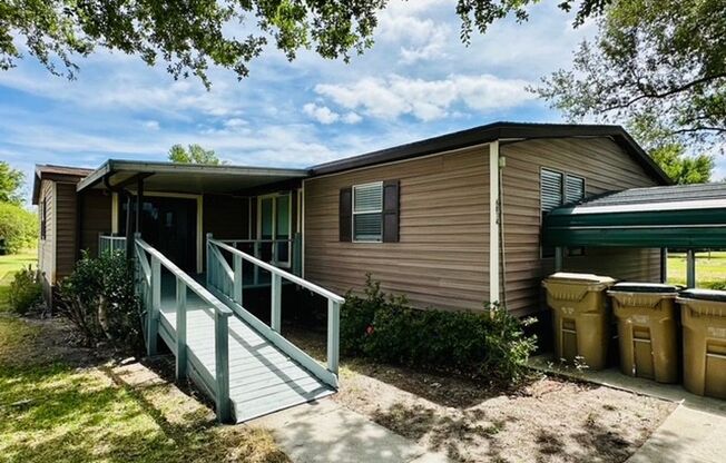 3/2 with POOL, newly renovated, AND on 2.5 acres in Groveland! Available NOW!