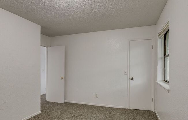 MOVE IN SPECIAL NO DEPOSIT OR APPLICATION FEE LEASE BY 8/31/25