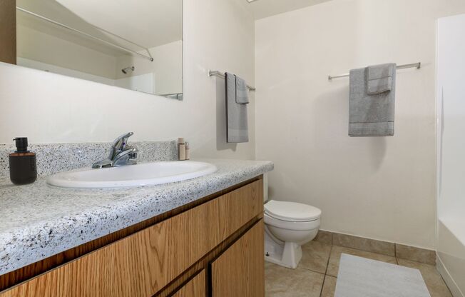 2 beds, 2 baths, 880 sqft, $1,270, Unit 2011