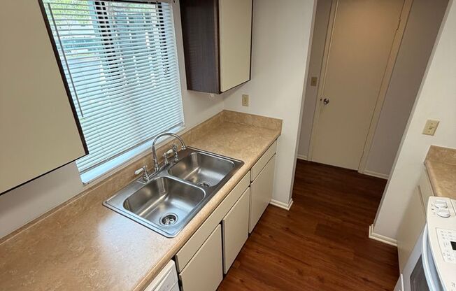 2 beds, 1.5 baths, 1,050 sqft, $1,150, Unit #57