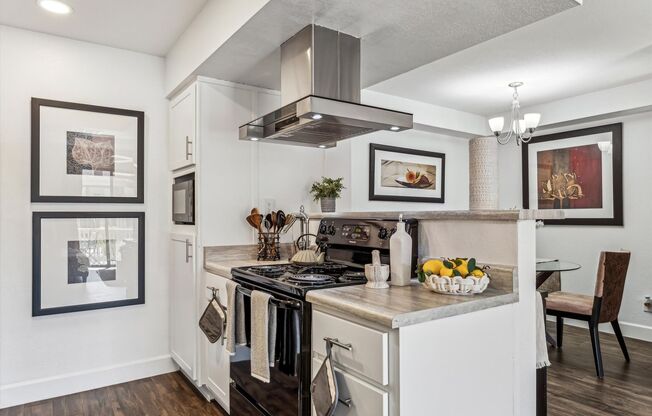 2 beds, 2 baths, 892 sqft, $1,409, Unit 244