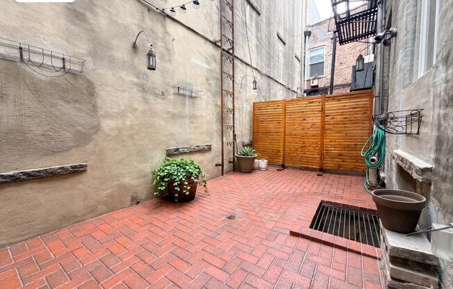555 LEONARD ST