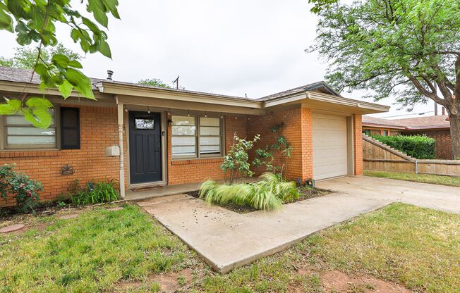 CHARMING 3/2/1 FOR LEASE IN NW LUBBOCK