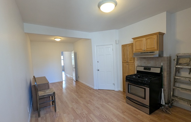 2 beds, 1 bath, $3,500, Unit 2R