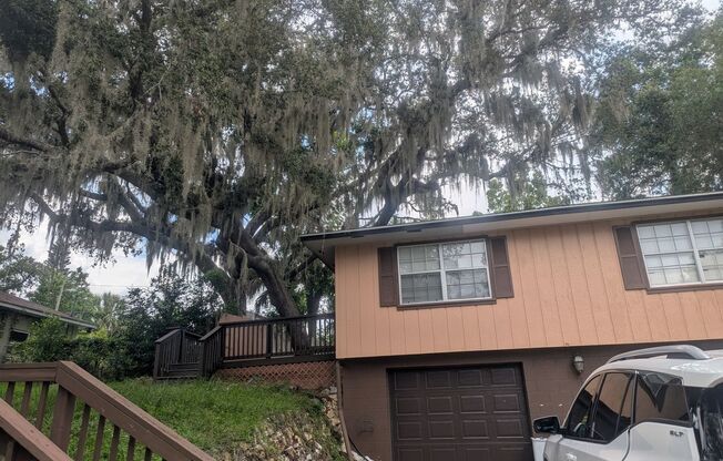 Great family home with swimming pool and great location in Eustis